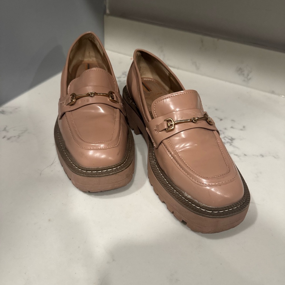 Elegant Pink Loafers with Gold Accent